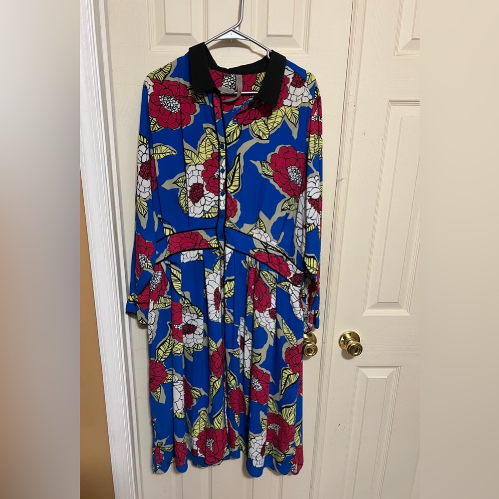 Beautiful button up dress 💙💙❤️💙💙❤️💙💙